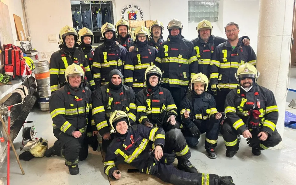Pohled do zákulisí zásahu: Uhašením požáru práce hasičů z Luk nad Jihlavou nekončila. Foto: Se souhlasem SDH Luka nad Jihlavou
