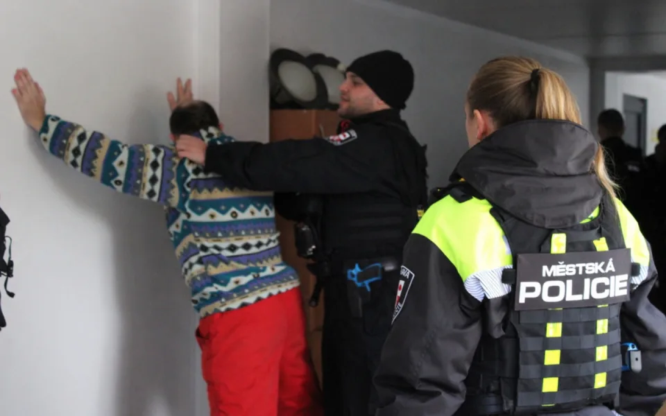 Krádež v drogerii prozradila hledaného muže. Zadrželi ho jihlavští strážníci. Foto: Se svolením Městské policie Jihlava