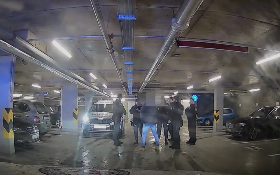 VIDEO: Muž bez řidičáku se pokusil ujet strážníkům. Dostihli ho v garážích Horácké arény. Foto: Se svolením Městské policie Jihlava