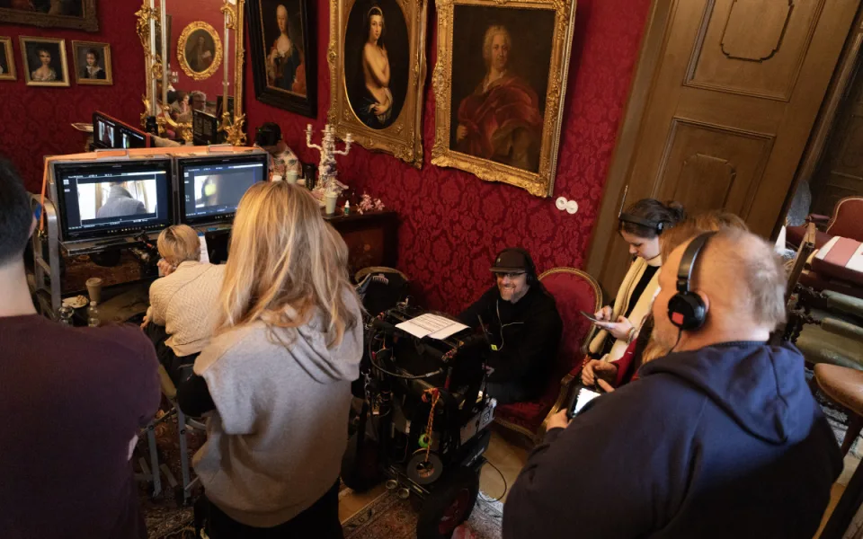 FOTO: Zámek v Lukách nad Jihlavou obsadili filmaři. Natáčí tam komedii. Foto: Dominik Mrkvička