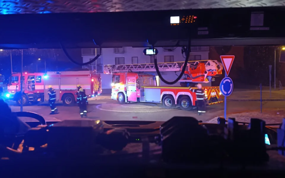 Hasiči v noci zasahovali v Hruškových Dvorech. Varnou desku zapnul zřejmě kocour. Foto: Poskytla JSDH Jihlava
