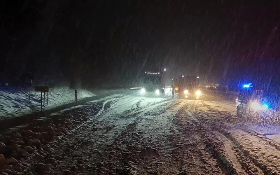 Kalamitní stav: Dálnice D1 je na Vysočině zablokovaná z důvodu počasí. Foto: Se svolením Policie ČR