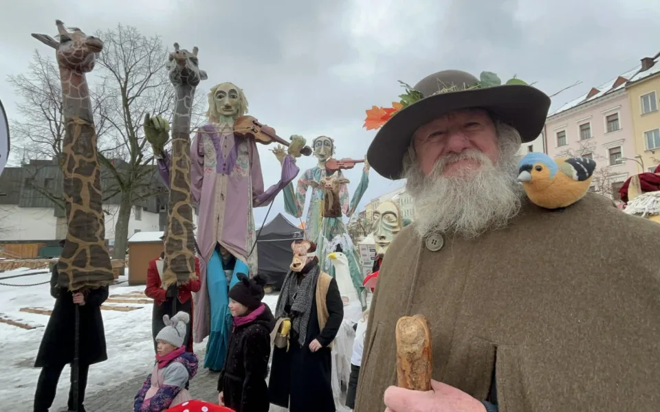 FOTO + VIDEO: Jihlavské ulice žijí Masopustním průvodem, zapojily se desítky masek