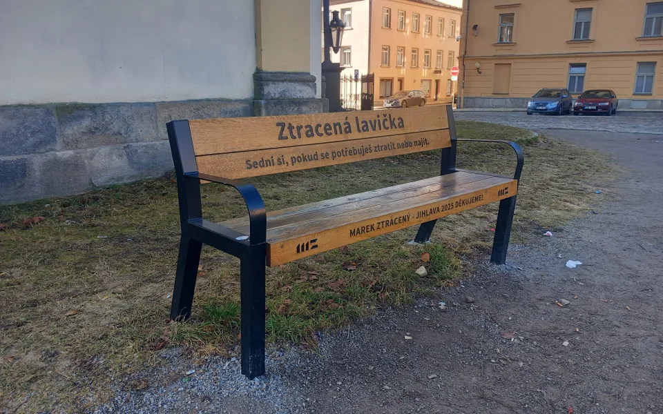 V Jihlavě se začnou opět objevovat lavičky, více jich má být i na Jakubském náměstí