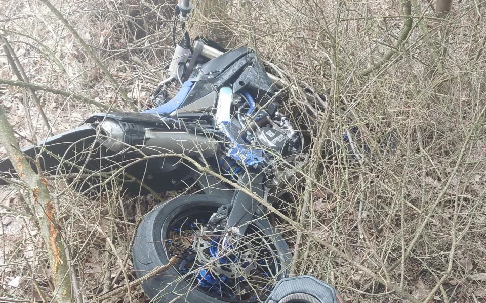 Dva šestnáctiletí chlapci na motorkách se srazili. Řidičák neměl ani jeden z nich. Foto: Policie ČR