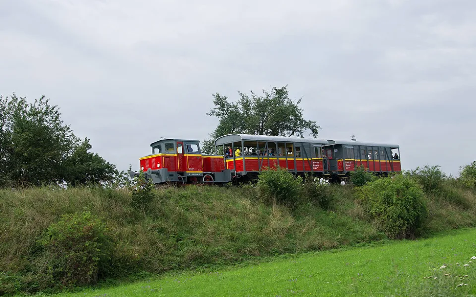 Příjezd motoráčku do stanice Třebelovice. Foto: SVD-JZM