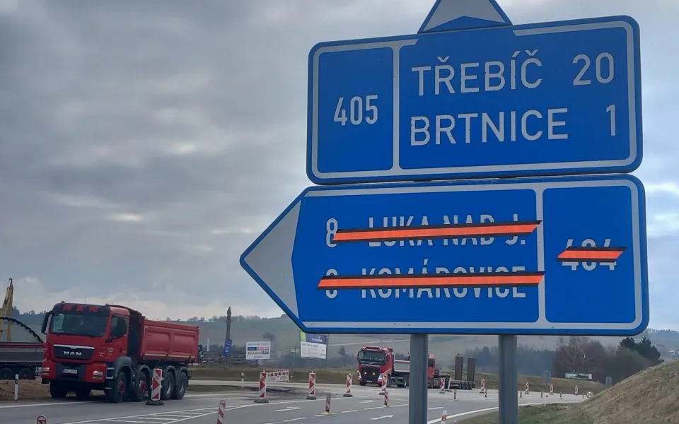 FOTO: Brtnice odříznutá od světa. Zavřené jsou trasy na Třebíč, Luka i Panskou Lhotu