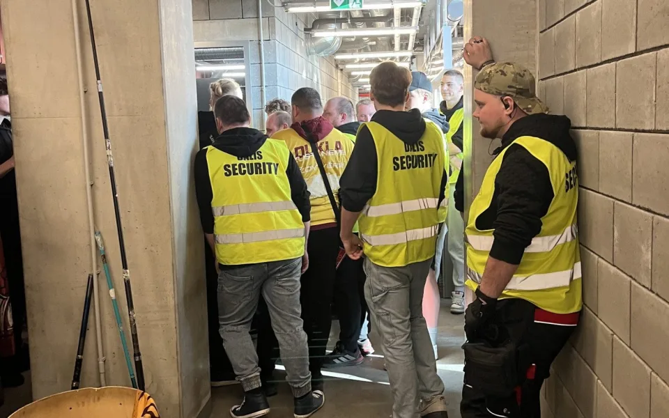 Fanoušci Dukly odešli na chodbu, kotel ztichl. Spor se security řešilo i vedení klubu. Foto: Jihlaváci