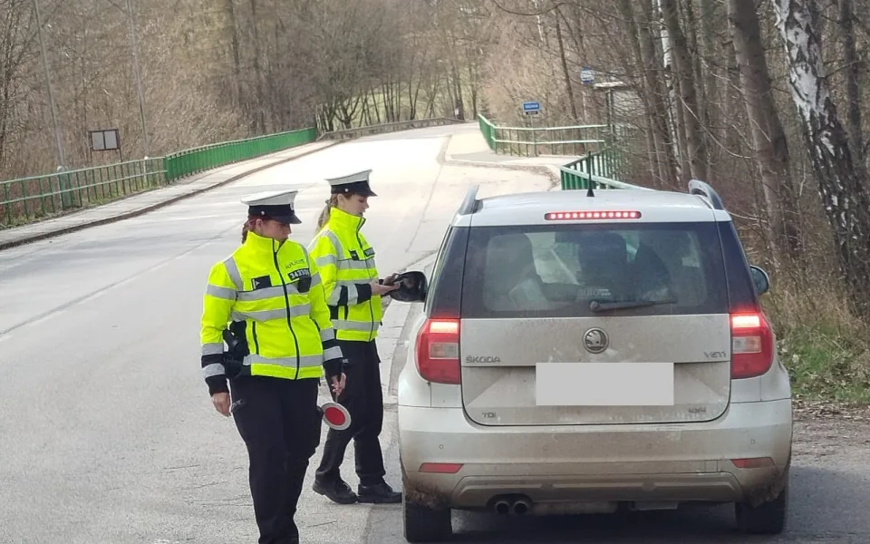 Policie se o svátcích nenudila, řidiči jezdili rychle a pili alkohol. Padaly pokuty