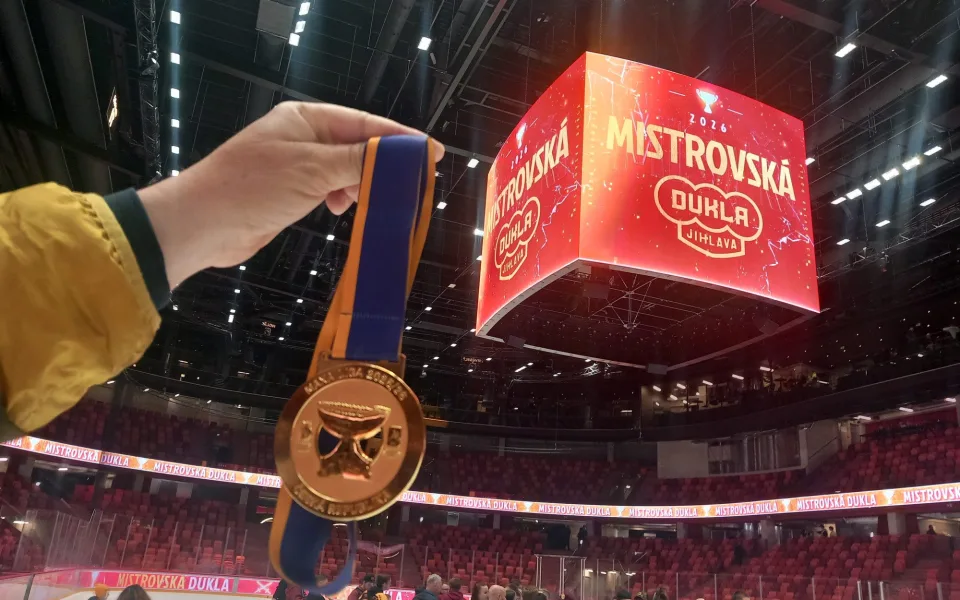 VIDEO, FOTO: Dukla Jihlava obhájila mistrovský titul. Oslavy na ledě byly bujaré