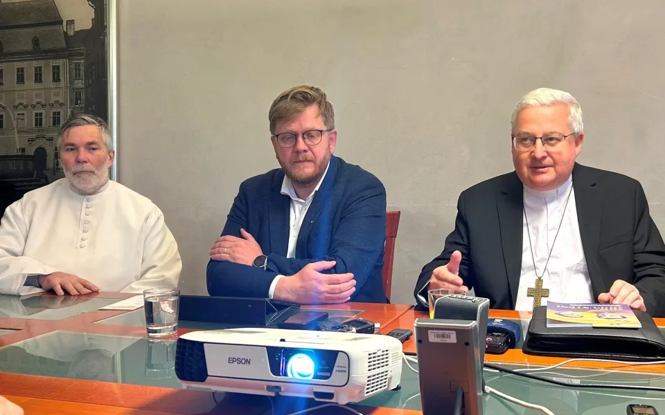 Dnešní tisková konference v Jihlavě. Zleva: Marian Jiří Husek, Petr Piáček, Pavel Konzbul