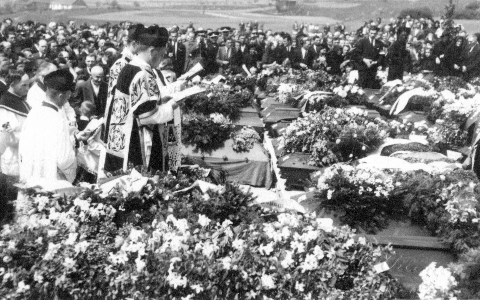 Společný pohřeb, který se konal 13. května 1945