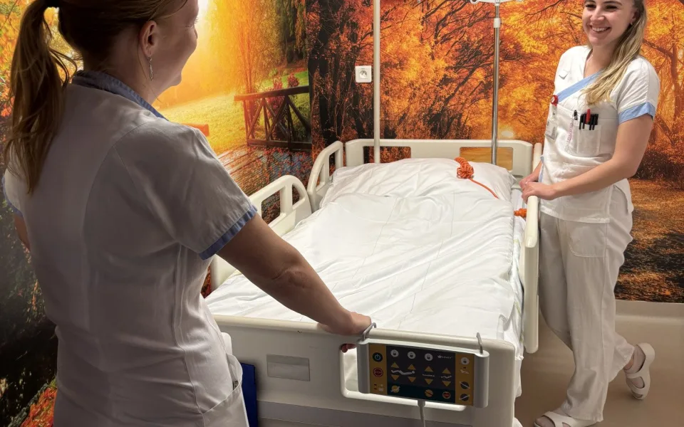 Důstojné rozloučení. Interna jihlavské nemocnice má novou pietní místnost