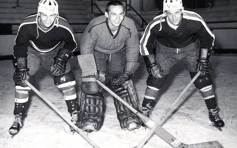 Miloš Podhorský (uprostřed) se svými hokejovými kolegy Kamilem Svojše a Karlem Masopustem, foto: HC Dukla Jihlava