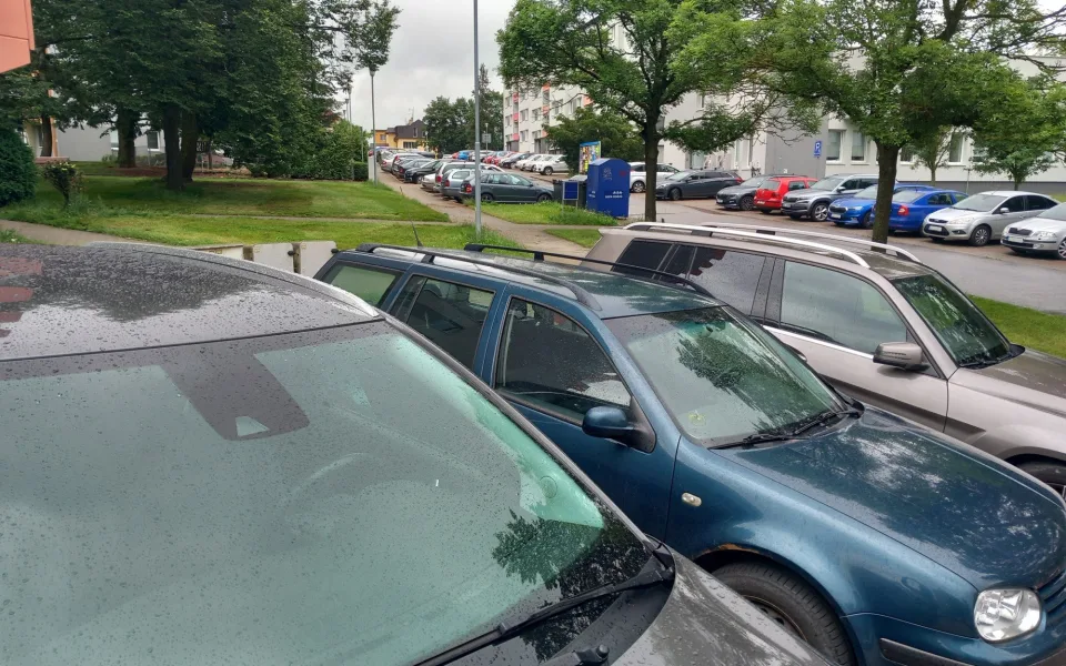 Parkování v Jihlavě XXXVI.: Letos modré zóny nevzniknou nikde, prohlásil primátor