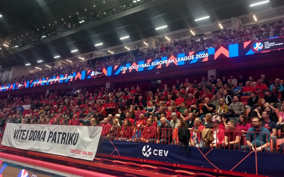 VIDEO: Volejbalistu Indru v rodné Jihlavě vítal transparent, měl husí kůži
