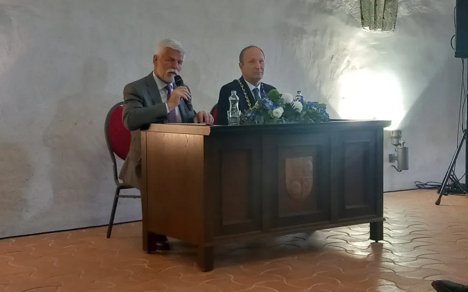 Zastávka VRT mezi Prahou a Brnem nedává smysl, řekl prezident Pavel v Jihlavě
