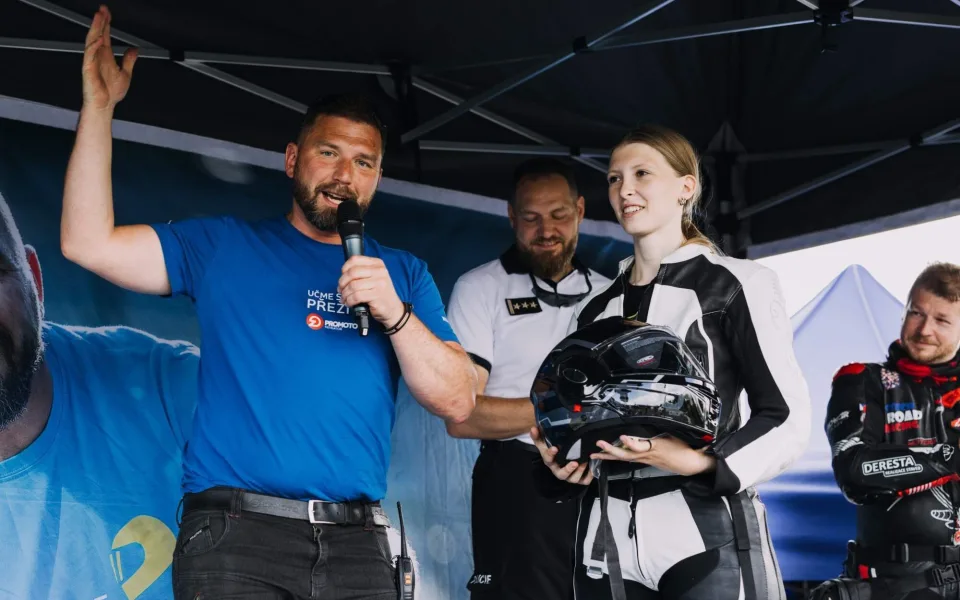 Motorkáři si ve Vysokém Mýtě vyzkoušejí to, co silnice nenabídne