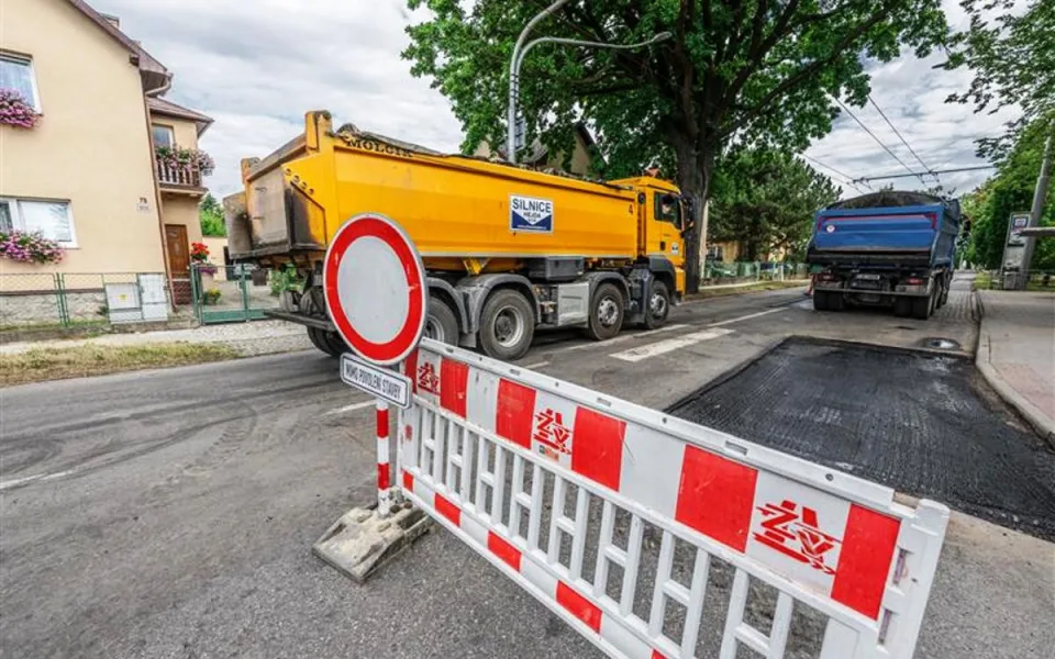 Heroltická ulice v Jihlavě je částečně uzavřená. MHD místem jezdí beze změn