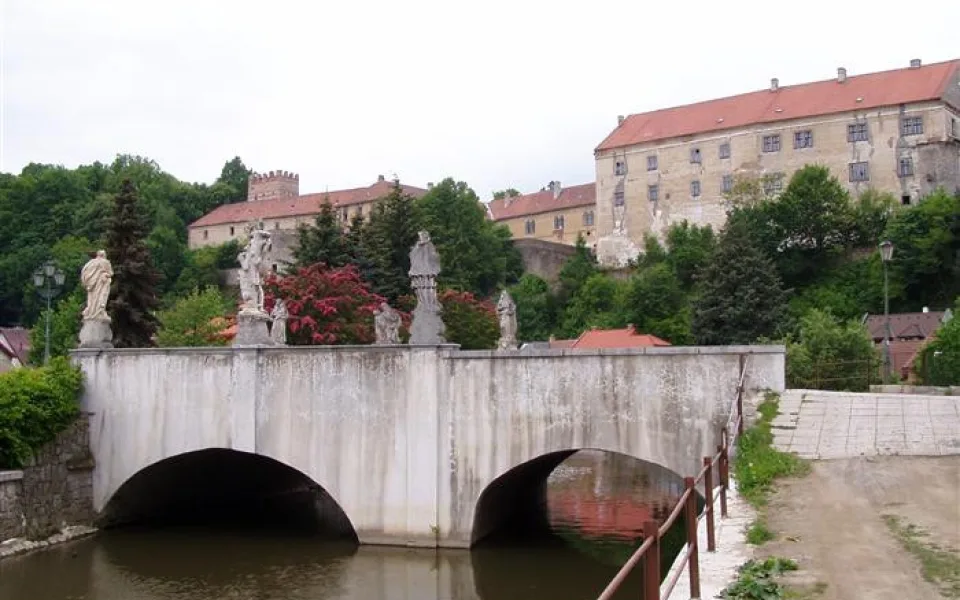 V Brtnici budou do října restaurované barokní sochy na silničním mostě