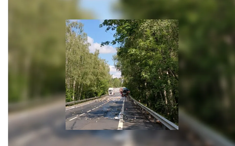 Na obchvatu Habrů bouraly tři náklaďáky. V péči lékařů skončili dva lidé 