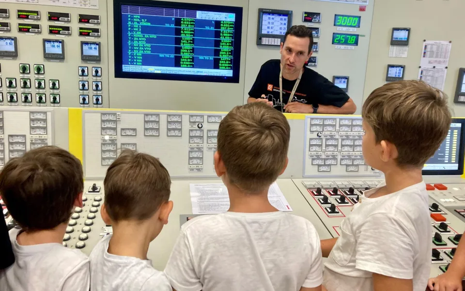 Příměstské tábory u Dukovan nabídly návštěvu elektrárny, sport i návštěvu farmy