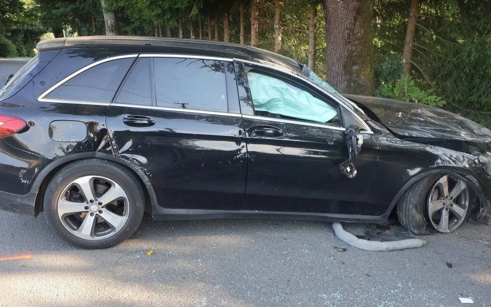 Řidička mercedesu šla s autem přes střechu. Měla 1,70 promile a přišla o řidičák