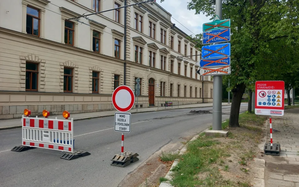 FOTO, VIDEO: Frekventovaná Žižkova ulice v Jihlavě ztichla, chystá se její oprava