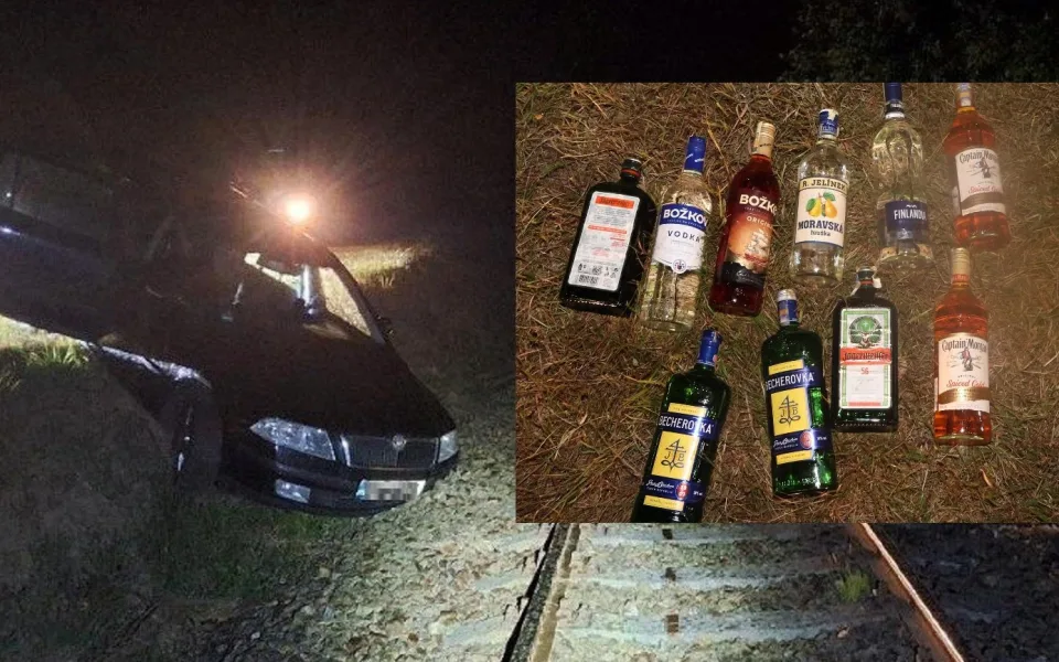 Mladíci se vloupali do kiosku a pak se snažili ujet policii. Po havárii utekli