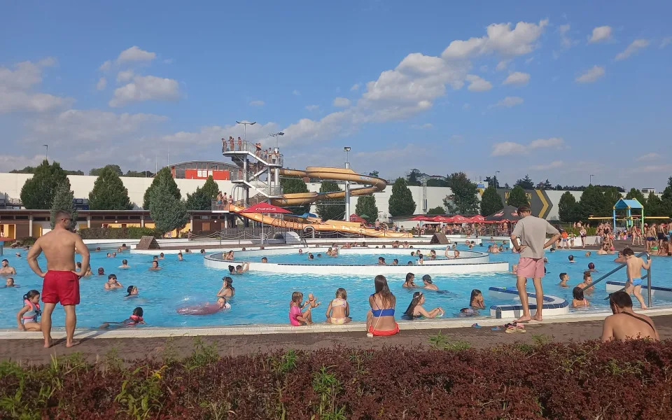 Roste agresivita na koupalištích? Vodní ráj v Jihlavě najme bezpečnostní agenturu
