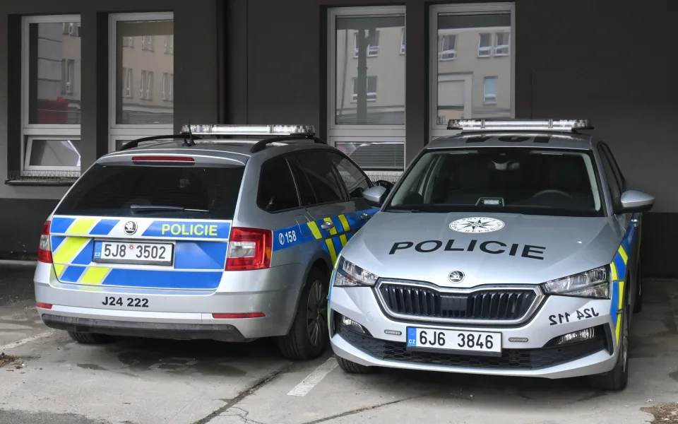 Muž s mercedesem se od čerpací stanice rozjel s tankovací pistolí v nádrži