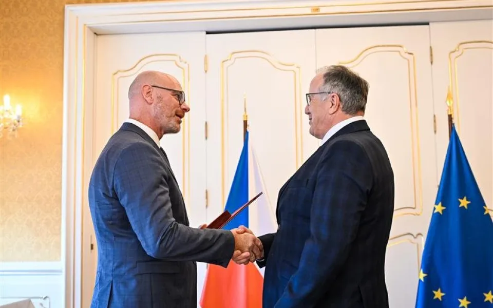 Ředitel havlíčkobrodské obchodní akademie získal medaili ministerstva