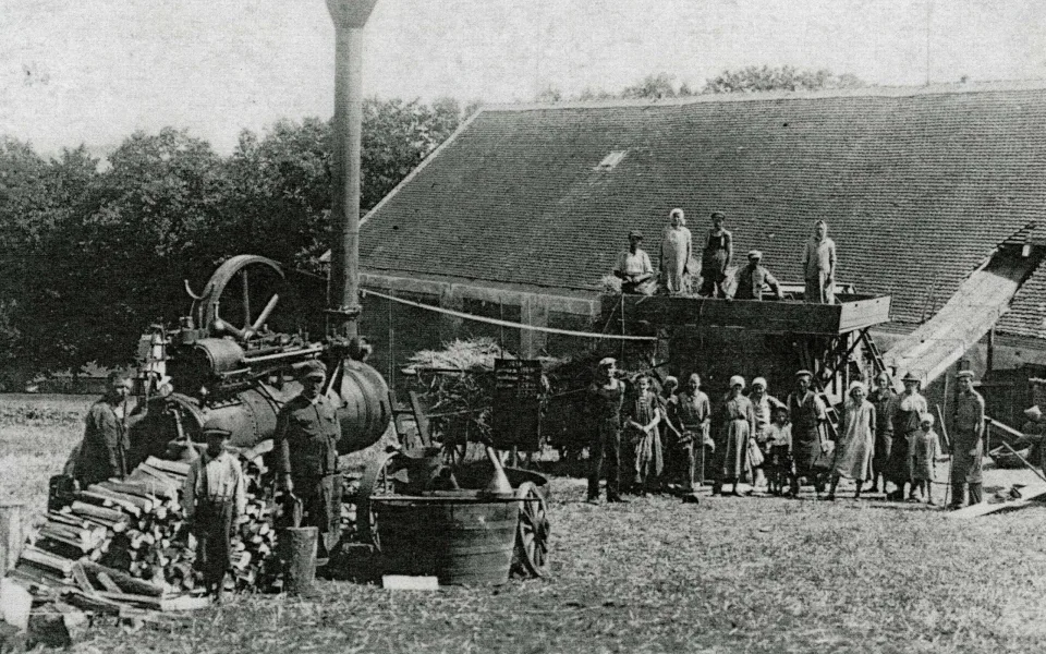 DRBNA HISTORIČKA: Po žních přišlo mlácení obilí, těžká práce s rizikem